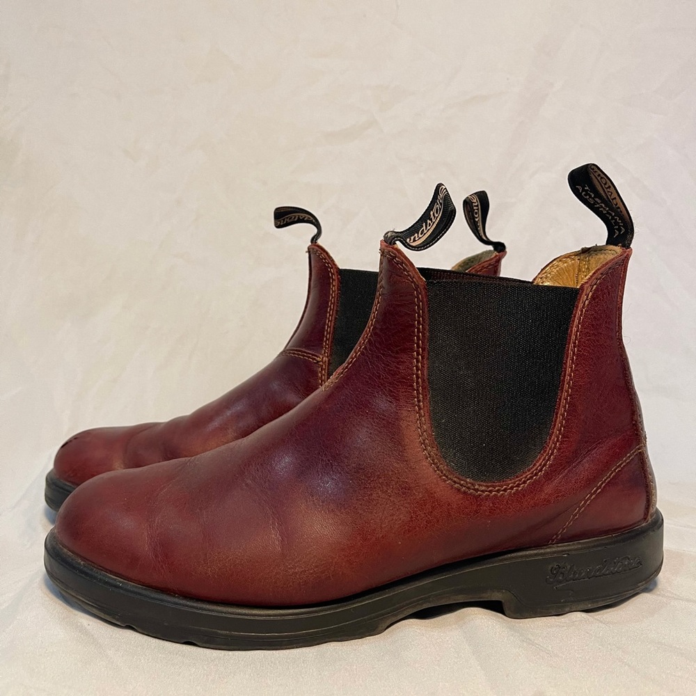 Men’s Blundstone boots.